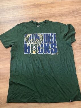 47 Brand Milwaukee Bucks Dark Green Graphic Tee